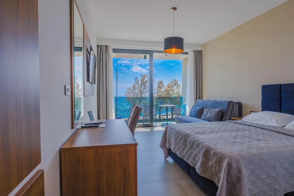 Double Room with Sea View_3.jpg