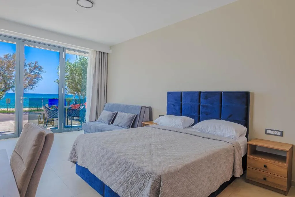 Triple Room_1.jpg
